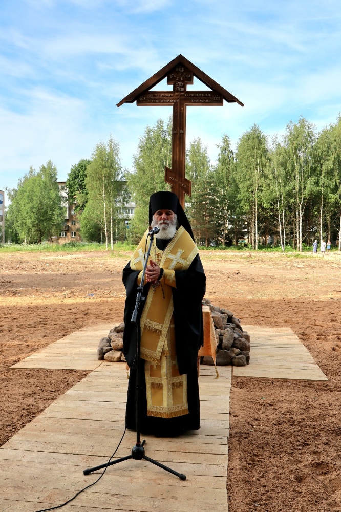 Освящение памятного креста (Михайлова)